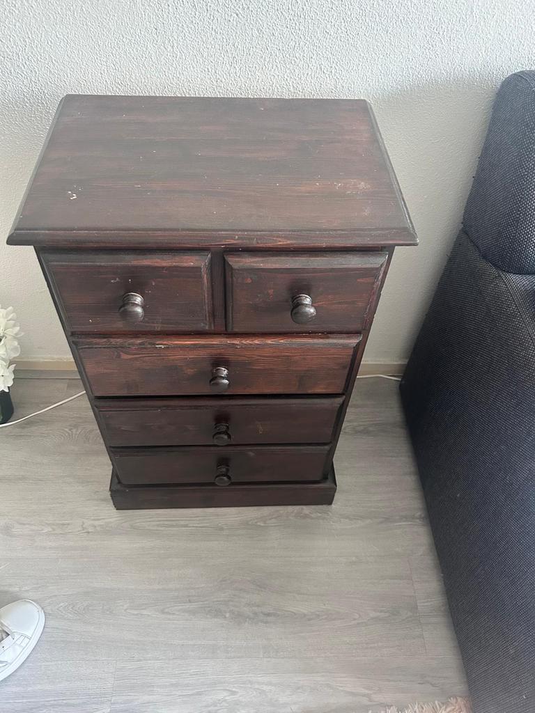 Eettafel en kastjes gratis af te halen Bergen op Zoom, Ophalen