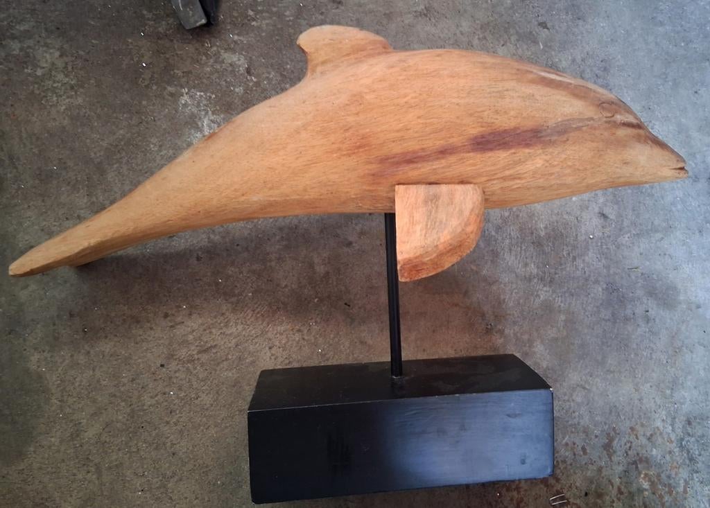 Grote Houten dolfijn beeld op sokkel, Ophalen of Verzenden, 20 - 50 cm, Zeeleven, Beeld