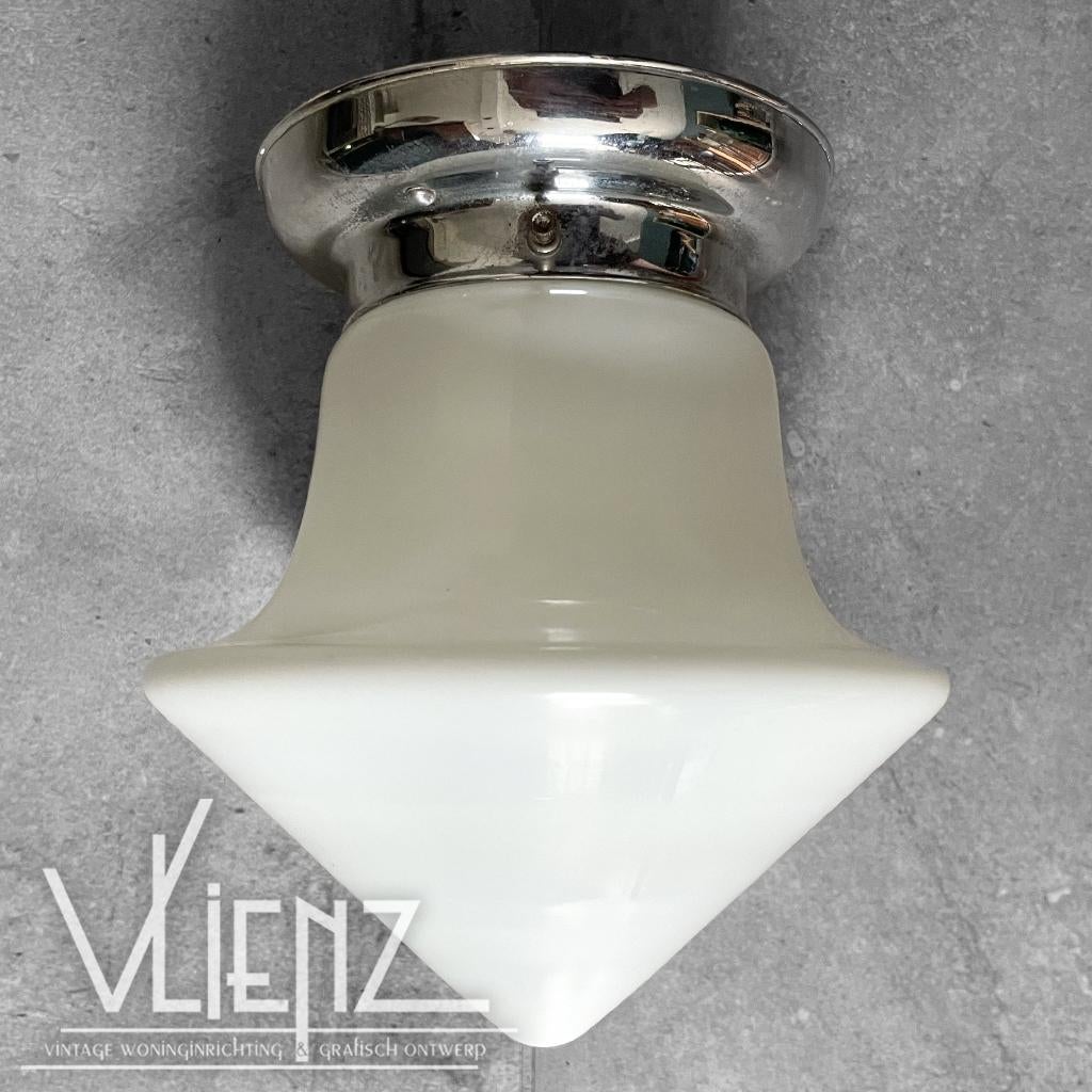 Vintage, art deco plafondlamp melkglas, metalen armatuur, Ophalen of Verzenden, Huis en Inrichting