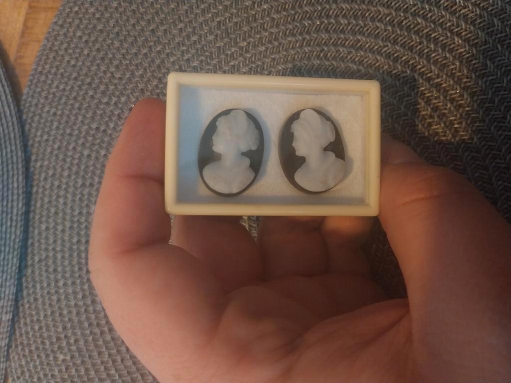 Set van 2 mooie edelsteen agaat camees, Ophalen of Verzenden, Zo goed als nieuw