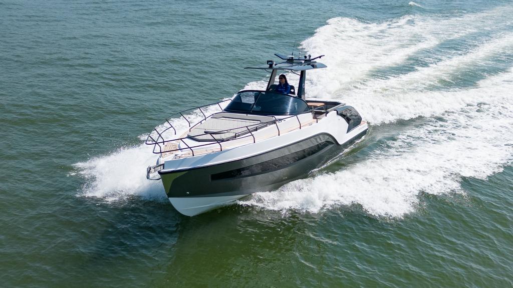 Grand Ocean 37 (bj 2024), Watersport en Boten, Speedboten, Nieuw, 6 meter of meer, Benzine, 200 pk of meer, Polyester