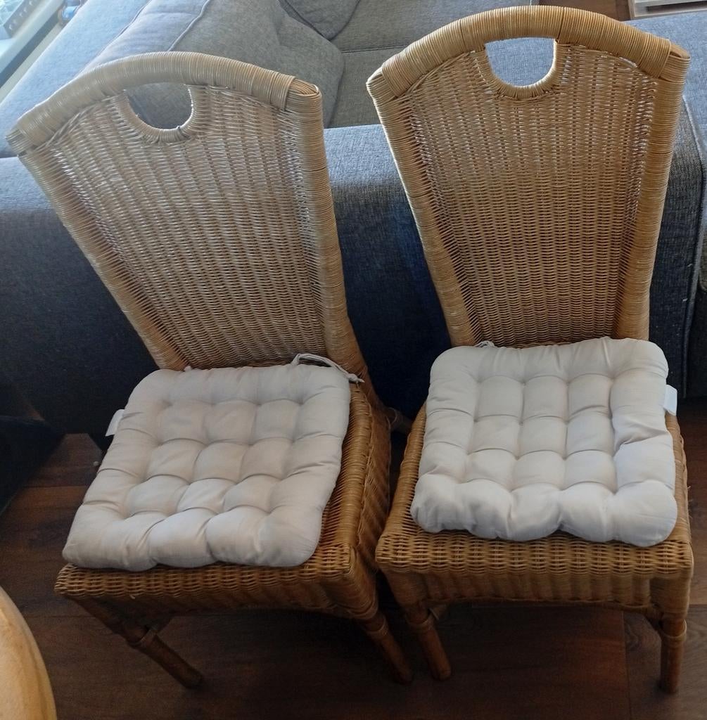 2 rieten stoelen met kussentjes, Ophalen