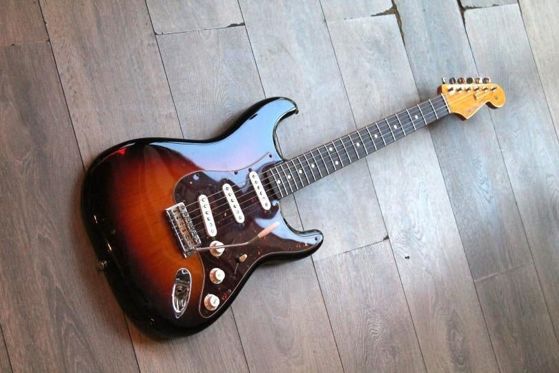 John mayer stratocaster nieuwstaat., Muziek en Instrumenten, Ophalen of Verzenden, Zo goed als nieuw