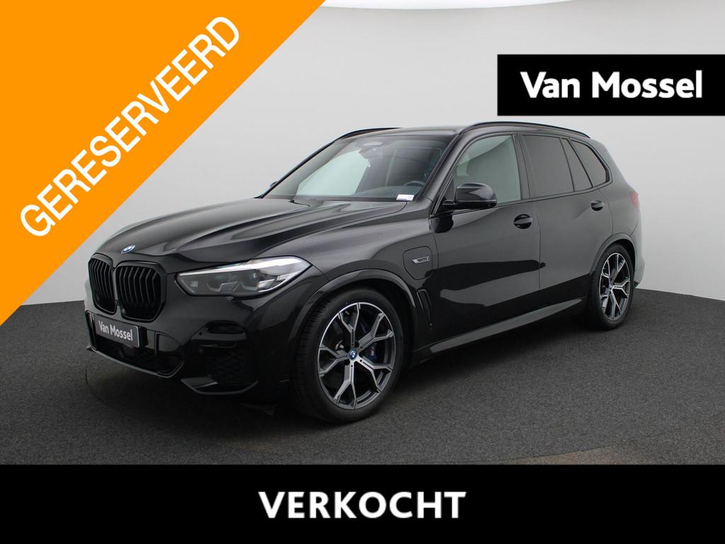 BMW X5 xDrive45e High Executive | M-SPORT | LUCHTVERING | TR, 12 maanden, Gebruikt, 394 pk, Zwart