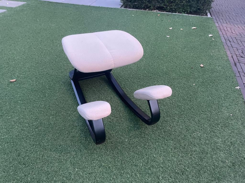 Stokke varier opposit ergonomische knie stoel balans, Ophalen, Gebruikt, Zwart, Zandkleur