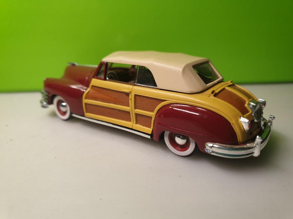 Vitesse - Chrysler Town & Country [rood] 1/43, Ophalen of Verzenden, Gebruikt, Auto, Overige merken