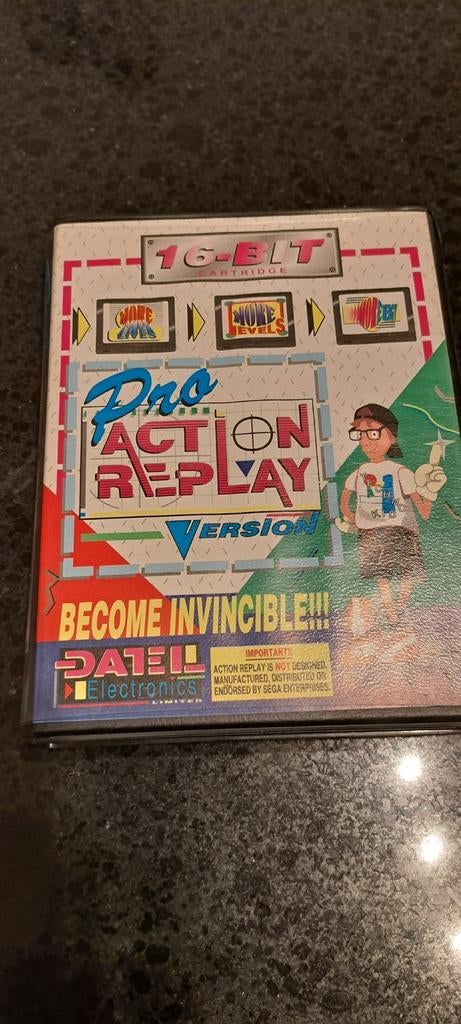 Sega Mega Drive Pro Action Replay - Cheats & Meer Levens, Spelcomputers en Games, Ophalen of Verzenden, Gebruikt, Zonder controller