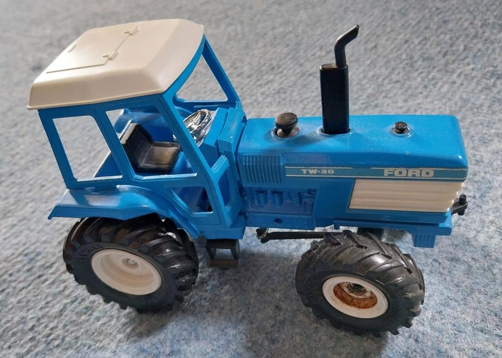 Siku 2855 FORD TW 35 Tractor schaal 1:32 - Nieuwstaat, Ophalen of Verzenden, Zo goed als nieuw, Tractor of Landbouw, SIKU