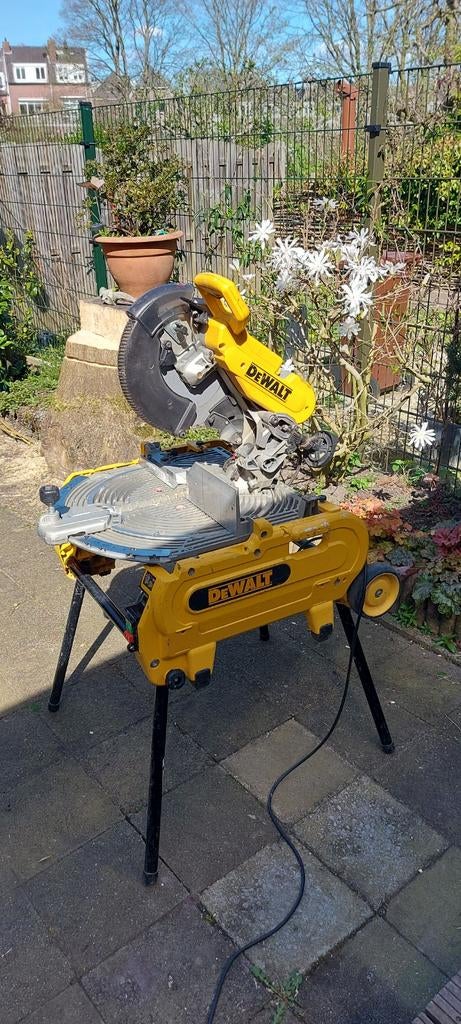Tafel/afkortmachine, Gebruikt, Cirkelzaag, DeWalt, 70 mm of meer