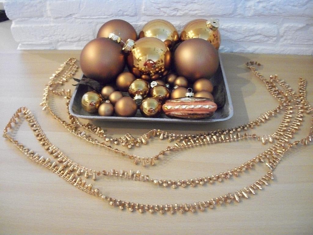 Kerstballen Goud Wit Rood met Schaal Onderbord - pstuk zgan, Ophalen of Verzenden, Zo goed als nieuw