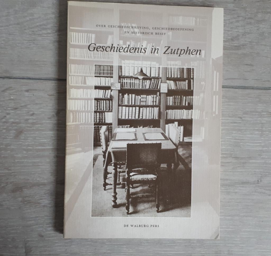 Drs. B. Looper en J.C. Riemens.- Geschiedenis in Zutphen, Ophalen of Verzenden, 17e en 18e eeuw, Zo goed als nieuw