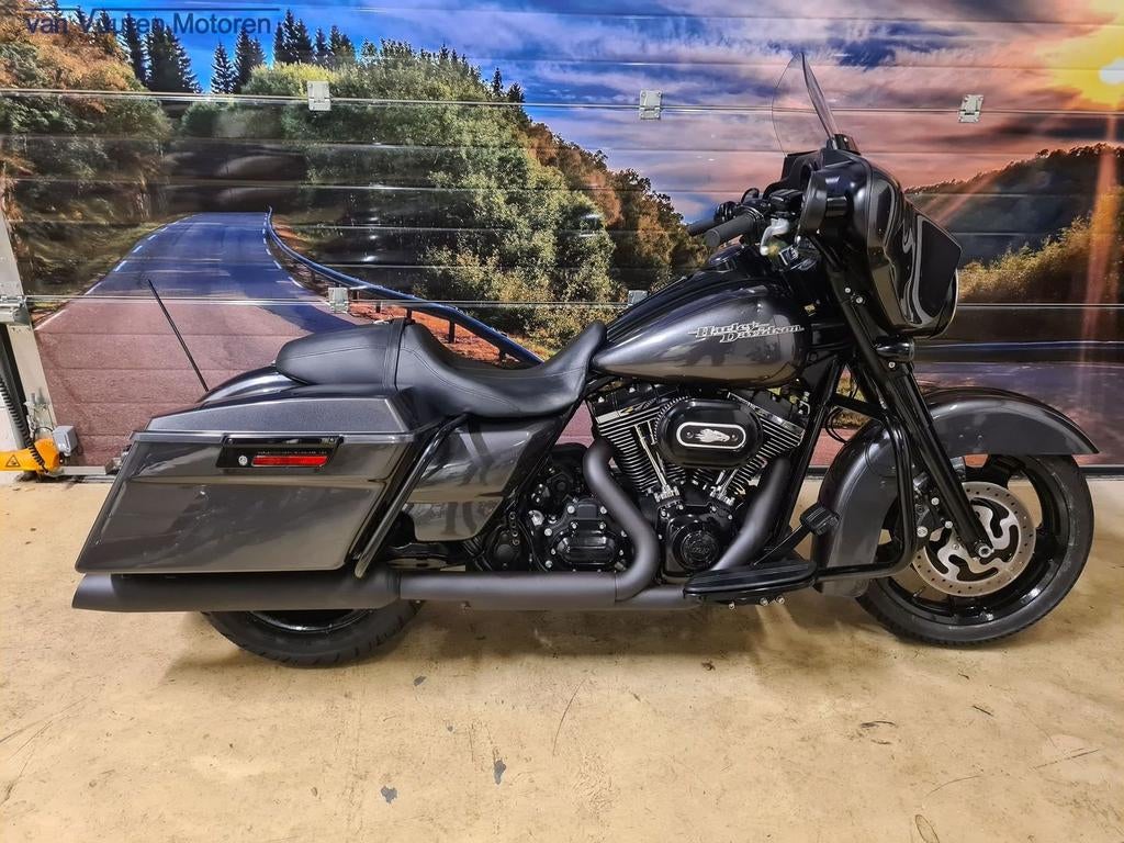 HARLEY-DAVIDSON STREET GLIDE FLHX '11 ABS 44.900km ppm 286,