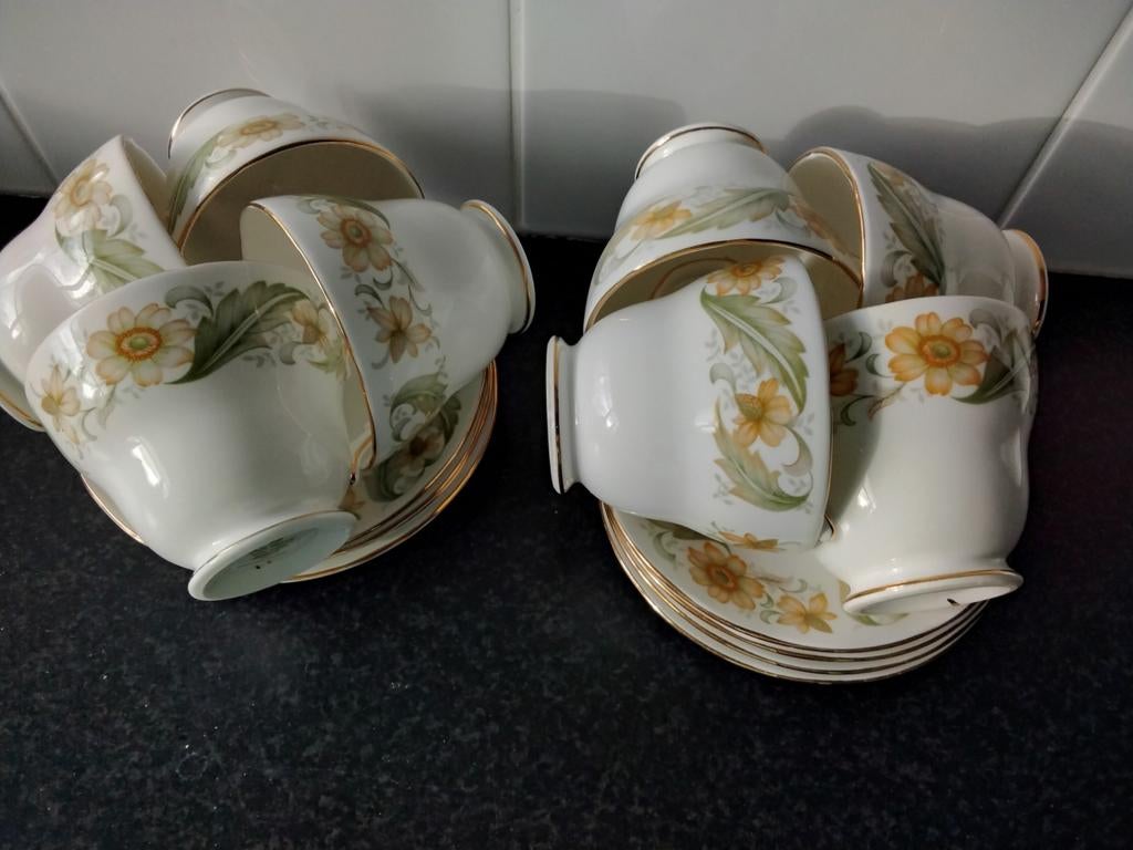 8 grote duchess kop en schotels greensleeves, Ophalen of Verzenden, Zo goed als nieuw, Overige stijlen, Kop(pen) en/of Schotel(s)