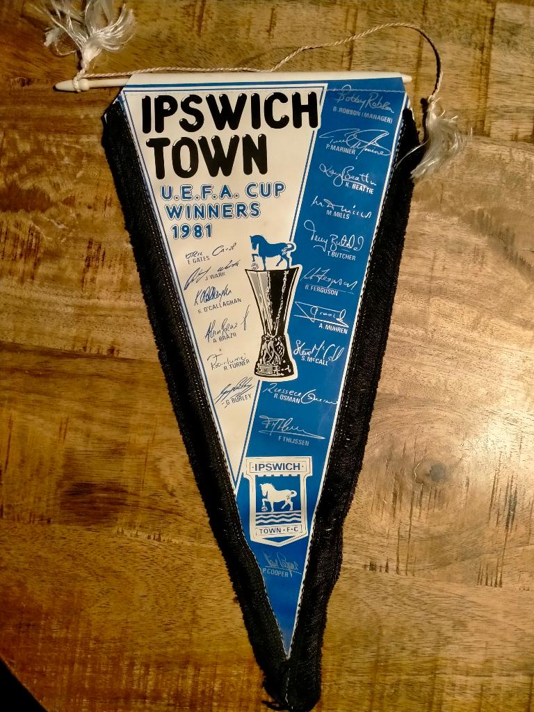 Ipswich Town Uefa Cup 1981 vintage voetbal vaan RARE, Verzamelen, Sportartikelen en Voetbal, Ophalen of Verzenden, Gebruikt, Buitenlandse clubs