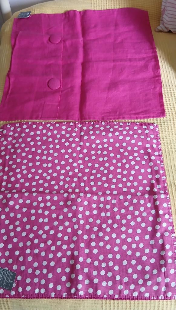 kussen hoes van Hema X 2, Huis en Inrichting, Woonaccessoires | Kussens, Ophalen of Verzenden, Nieuw, Roze, Vierkant