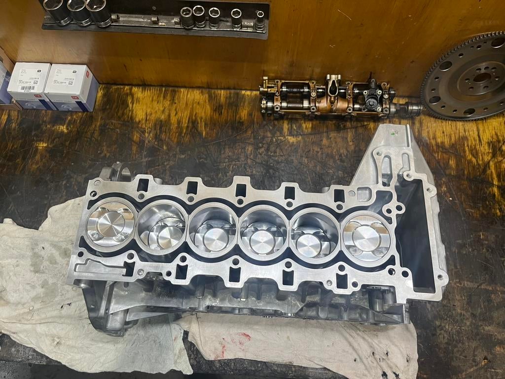 GLOEDNIEUW N55 N55B30A motor onderblok met krukas en zuigers, Ophalen, Nieuw