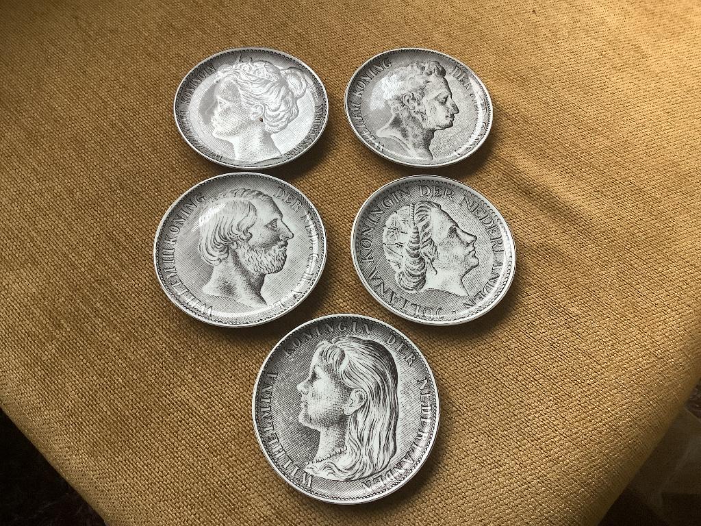 Onderzetters koningshuis Focke & Meltzer, Ophalen, Zo goed als nieuw, Nederland, Servies