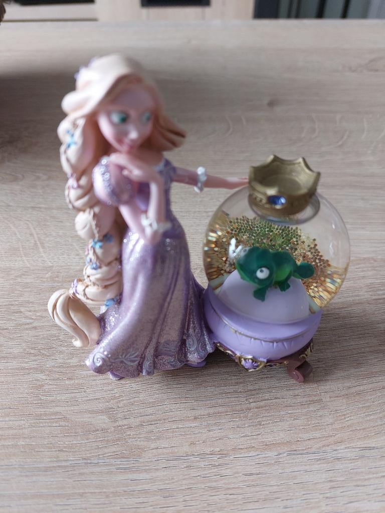 Disney snowglobe rapunzel, Verzamelen, Disney, Ophalen, Zo goed als nieuw, Beeldje of Figuurtje