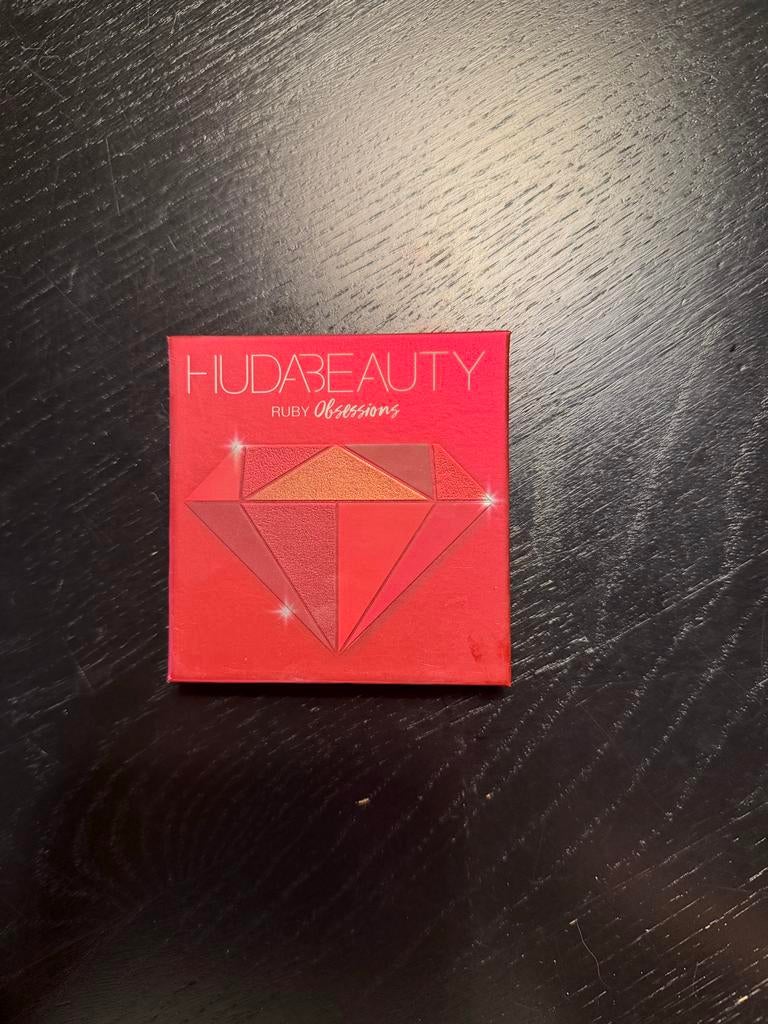 Huda Beauty Ruby Obsessions Eyeshadow Palette, Sieraden, Tassen en Uiterlijk, Uiterlijk | Cosmetica en Make-up, Ophalen of Verzenden