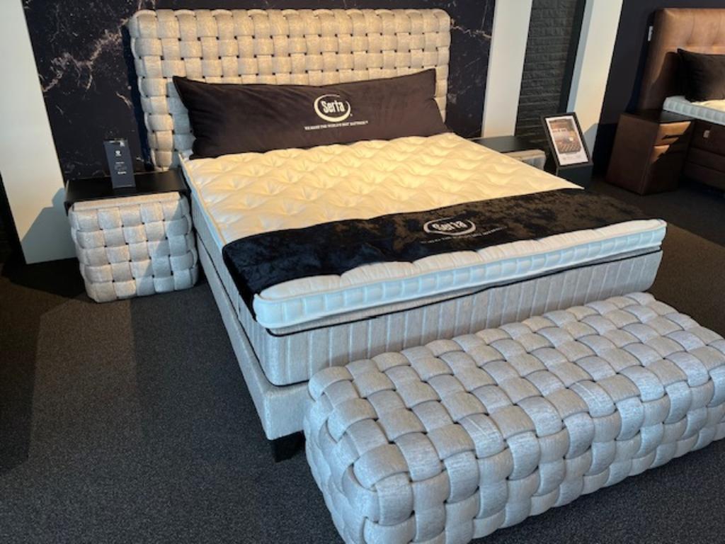 Demo/Sale: Serta Chess 180x200 incl. nachtkasten en bedbank, Ophalen, Hotelchique, 200 cm, Nieuw