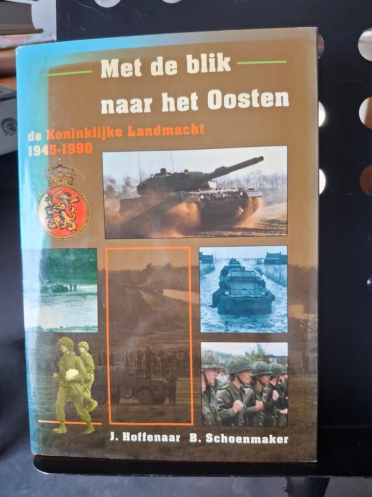 J. Hoffenaar, met de blik naar het oosten., Ophalen of Verzenden, 1945 tot heden, Zo goed als nieuw