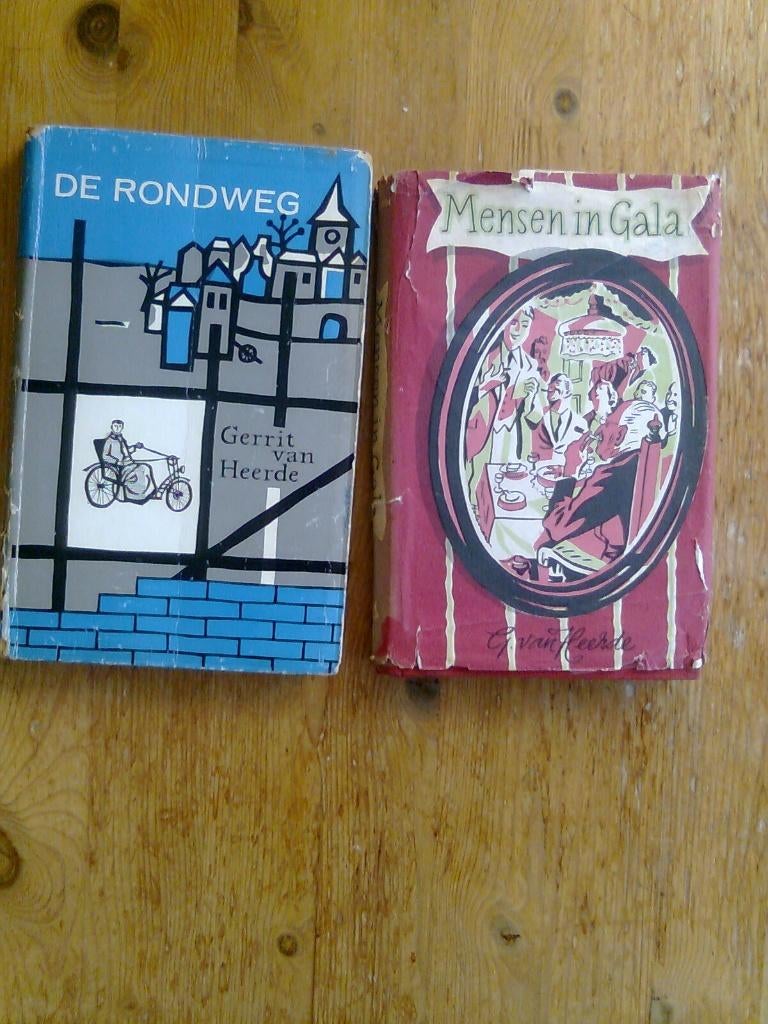 De rondweg / Mensen in gala   door Gerrit van Heerde, Ophalen of Verzenden, Gelezen