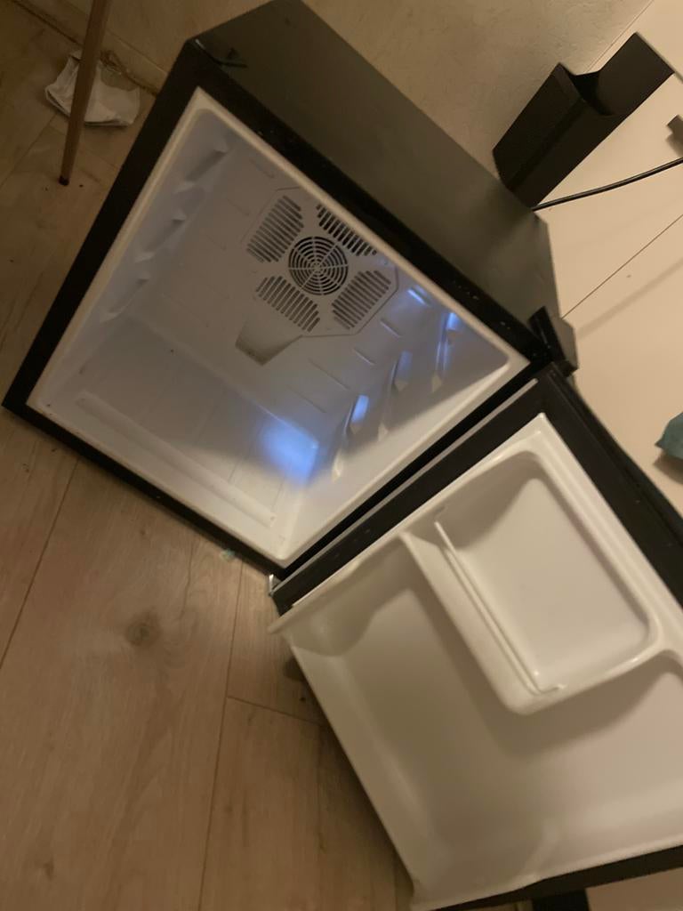 Compacte minibar - Ideaal voor slaapkamer of studentenkamer, Ophalen of Verzenden