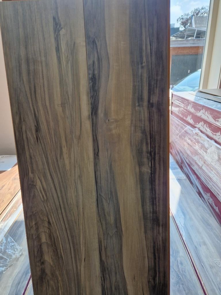 LAMINAAT SWISS ELITE COPPER SHISHAM NU € 13,95 PER M²., Huis en Inrichting, Stoffering | Vloerbedekking, Nieuw, Laminaat, 25 tot 50 m²
