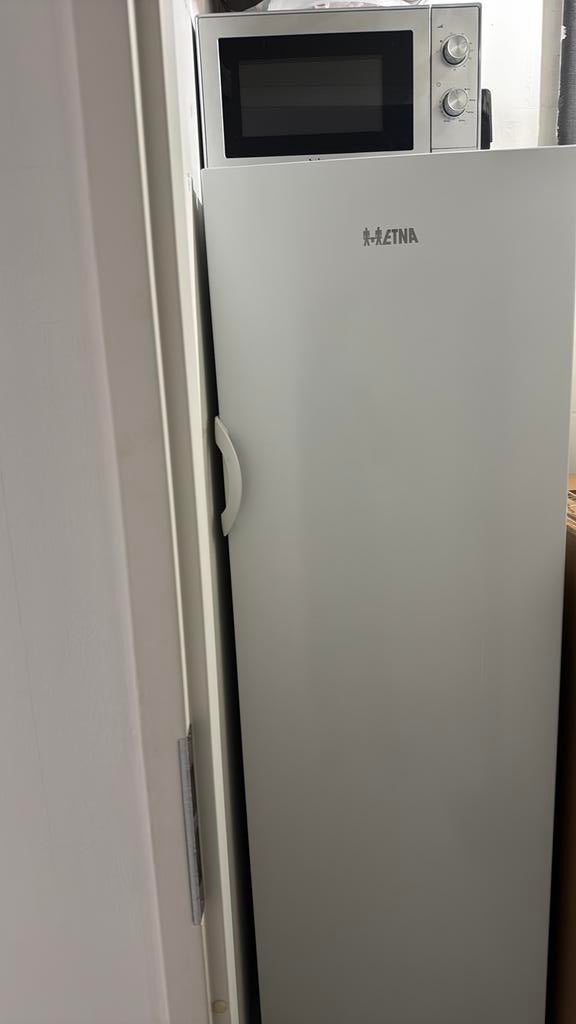 Diepvries, Witgoed en Apparatuur, Vriezers en Diepvrieskisten, Minder dan 60 cm, 160 cm of meer, Zo goed als nieuw, Vrijstaand