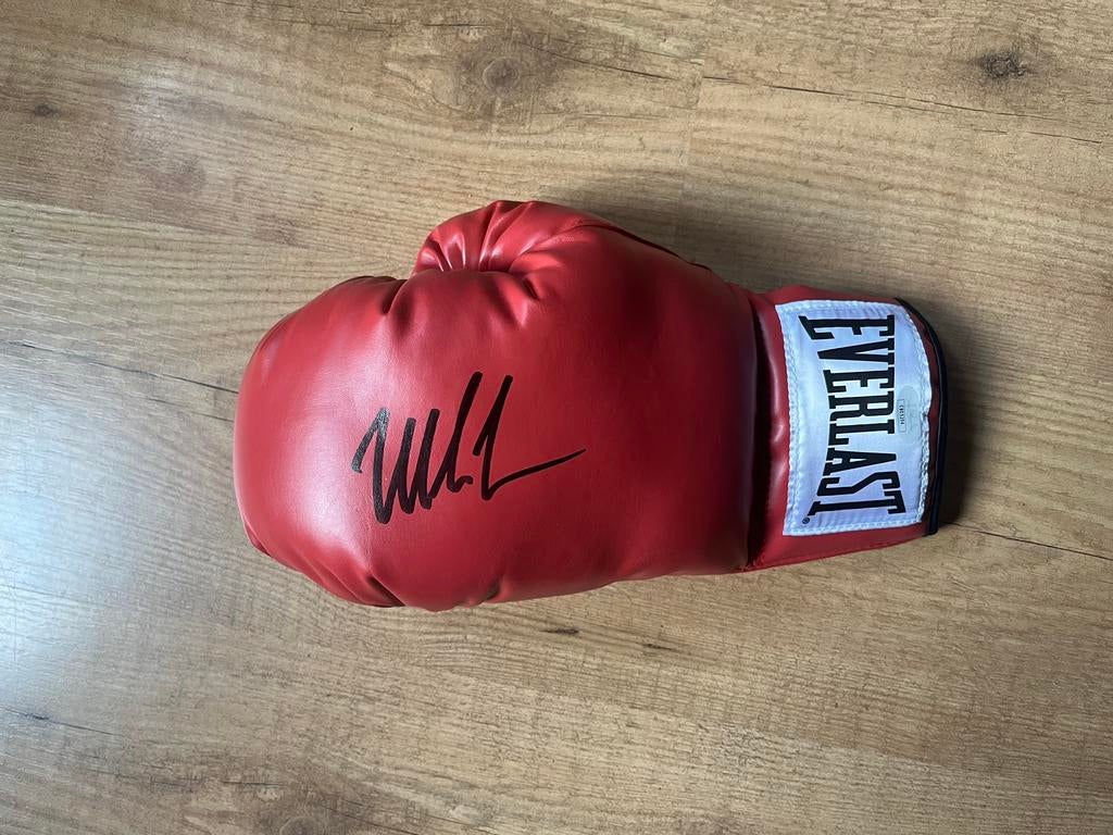 Mike Tyson Gesigneerde handschoen met COA, 1000AA, HEVCARDS, Zo goed als nieuw, Bokshandschoenen