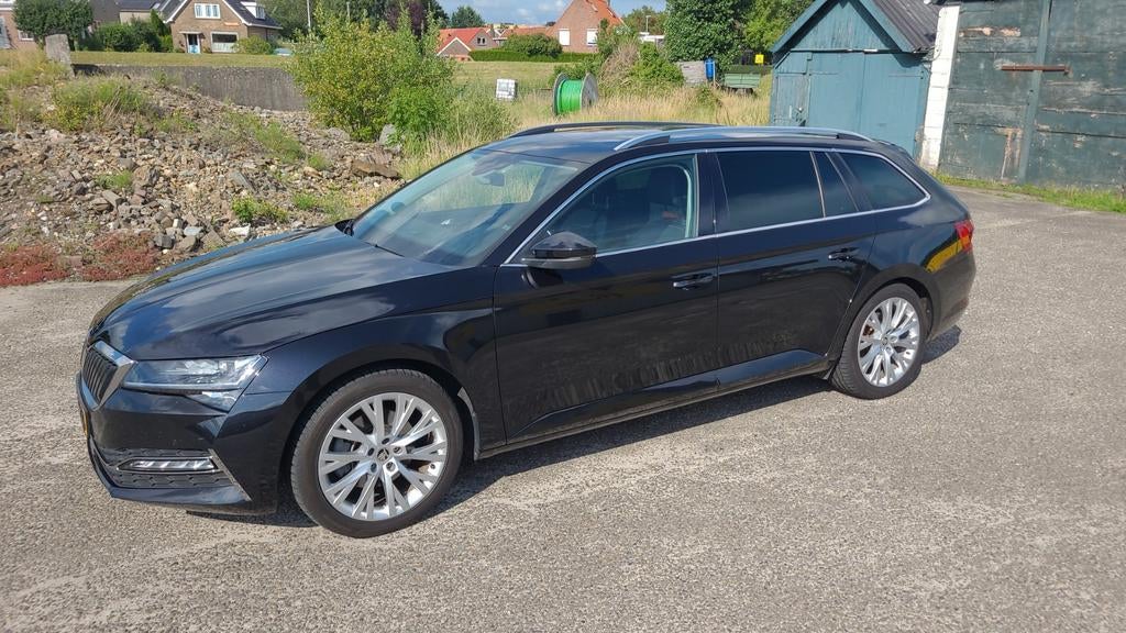 Super fijne Skoda Superb IV 2020, Auto's, Leder en Stof, Zwart, Stationwagon, Superb