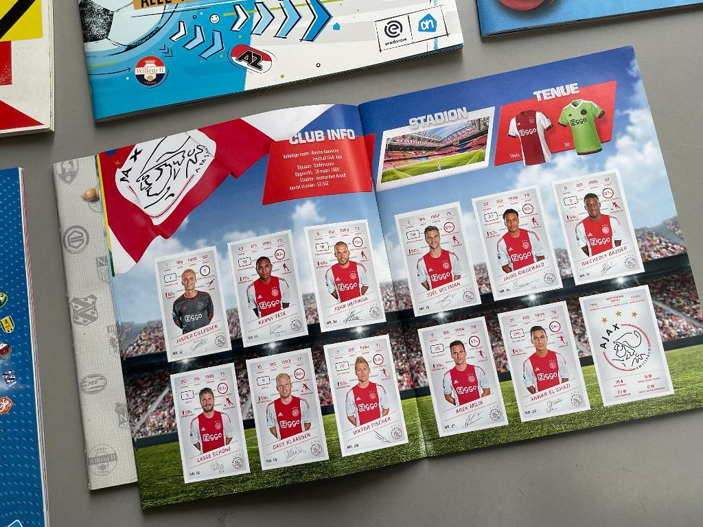 8 complete voetbalalbums van Albert Heijn, C 1000 en de Plus, Verzamelen, Ophalen of Verzenden, Zo goed als nieuw, Overige binnenlandse clubs