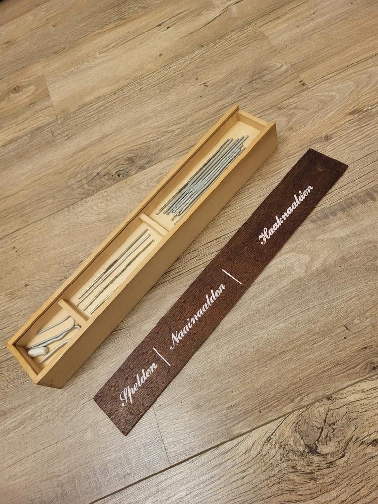Mooie houten breipennen en haaknaalden kistje incl. Inhoud., Ophalen of Verzenden, Haken