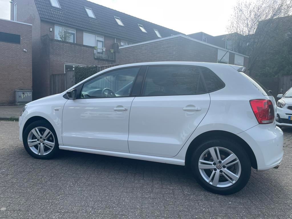 Volkswagen Polo 1.2 TSI Match Carplay Stoelv Cruise 2de eige, Auto's, Volkswagen, Voorwielaandrijving, Euro 5, 40 €/maand, Zwart