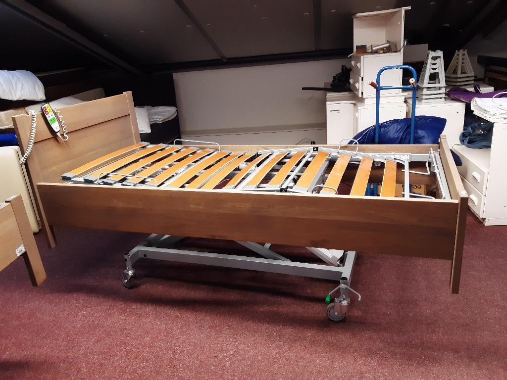 Verzorgingsbed Hoog/Laag, Ophalen of Verzenden, Zo goed als nieuw