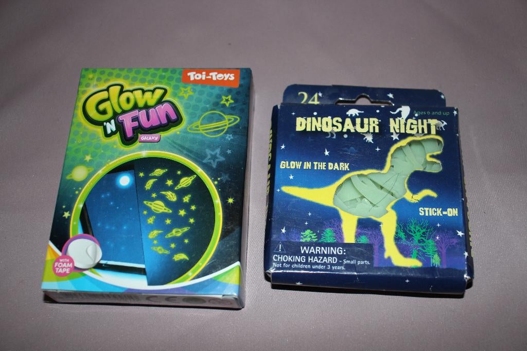 glow in the dark muur stickers - planeten en dino, Ophalen of Verzenden, Nieuw, Wanddecoratie