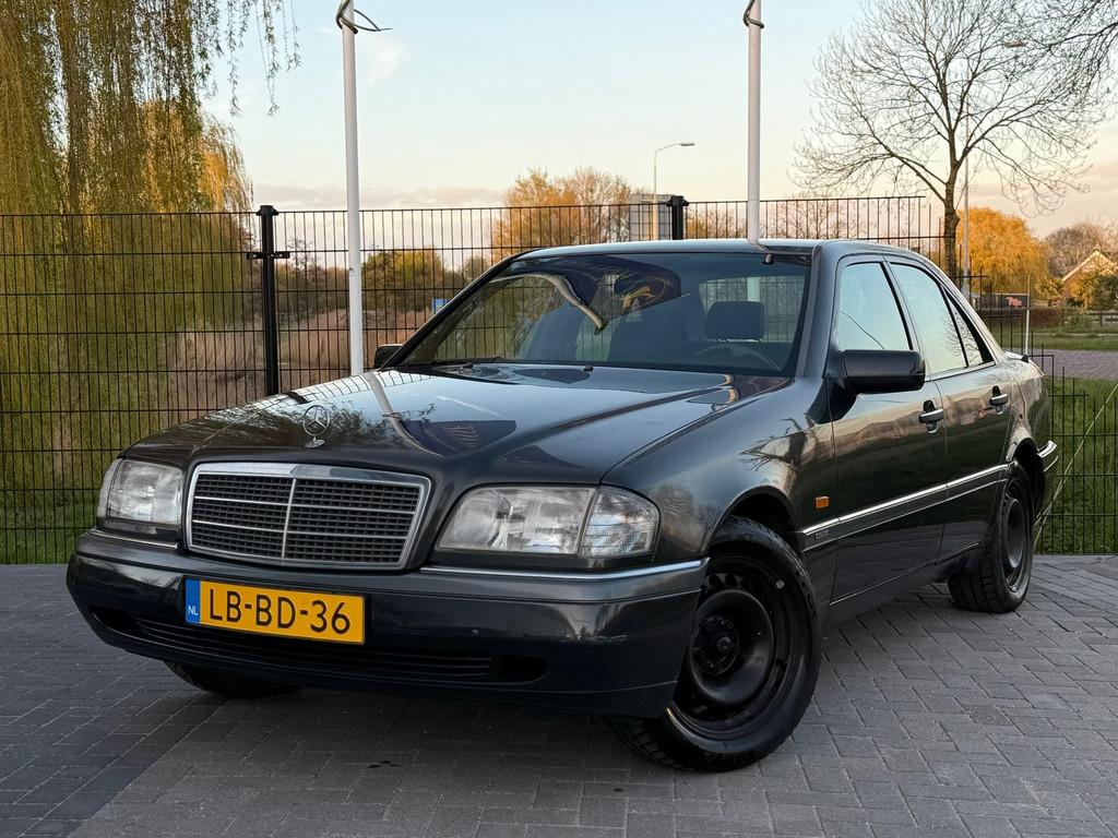Mercedes-Benz C-klasse 180 Sport W202 AUT / TREKHAAK / NAP, Automaat, Gebruikt, Zwart, 4 cilinders