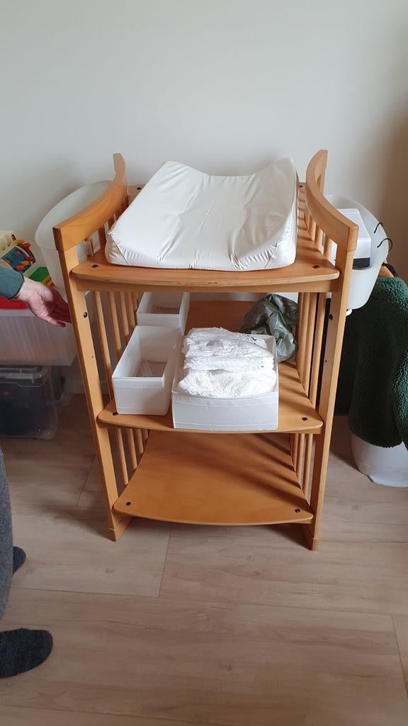 Stokke baby commode, Kinderen en Baby's, Kinderkamer | Commodes en Kasten, Ophalen, 50 tot 70 cm, Voetruimte, 100 cm of meer