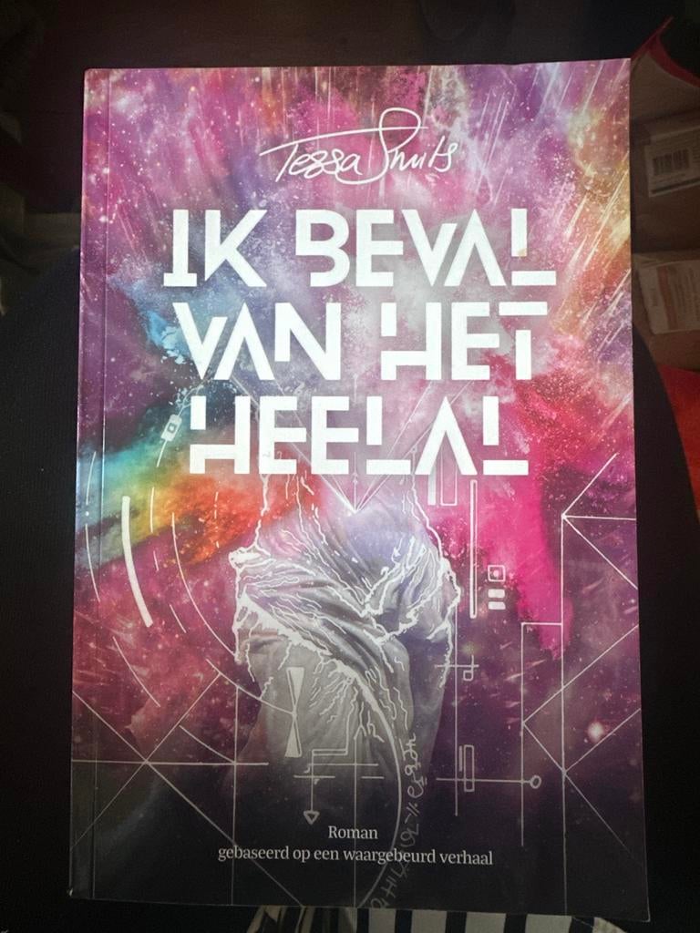Ik beval van het heelal! - Tessa Smits (Roman), Ophalen of Verzenden, Zo goed als nieuw, Nederland