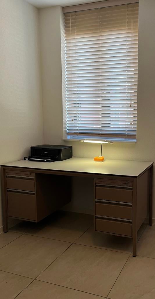 AHREND VINTAGE iINDUSTRIEEL BUREAU, Ophalen, Zo goed als nieuw