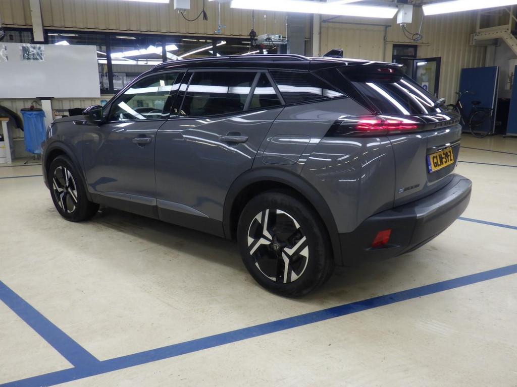 Peugeot e-2008 EV GT 54 kWh (Nieuwprijs € 44.450.- ), Parkeersensor, Gebruikt, Zwart, 156 pk