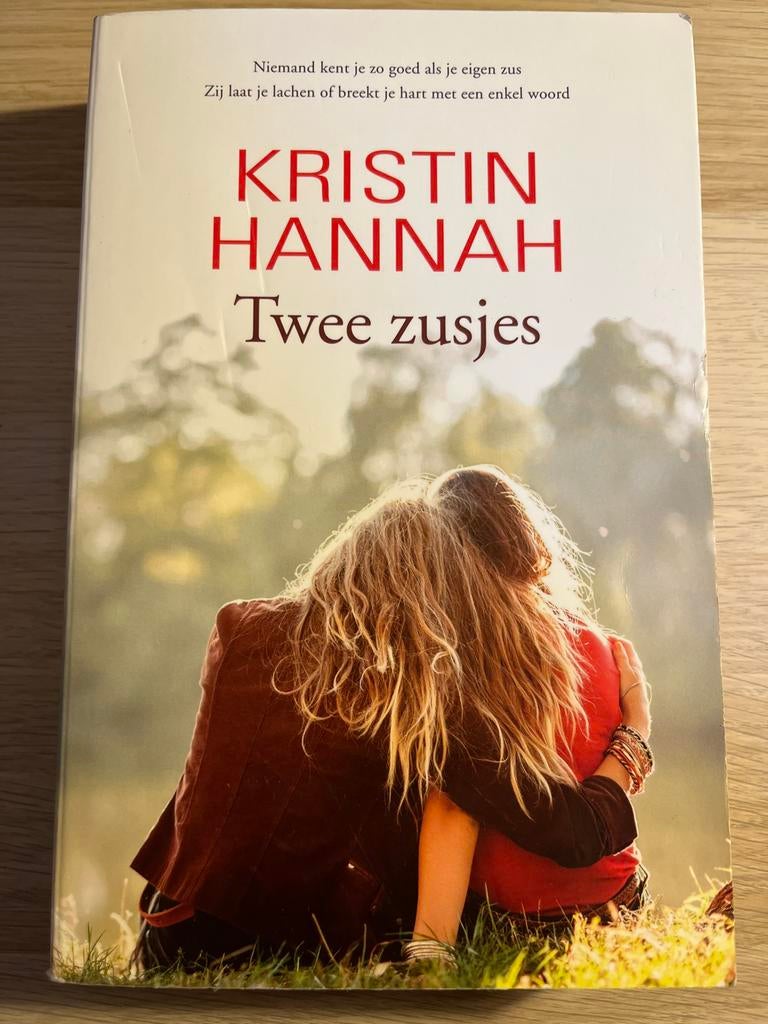 Twee zusjes - Kristin Hannah (roman), Ophalen of Verzenden, Zo goed als nieuw, Nederland