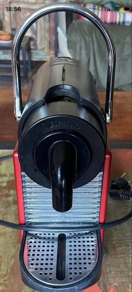 Nespresso koffiezetapparaat rood zwart, Ophalen of Verzenden, Gebruikt, Espresso apparaat, Koffiepads en cups