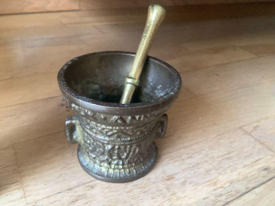 vintage messing mortel vijzel en stamper "Nick Anno 1590...", Antiek en Kunst, Curiosa en Brocante, Ophalen