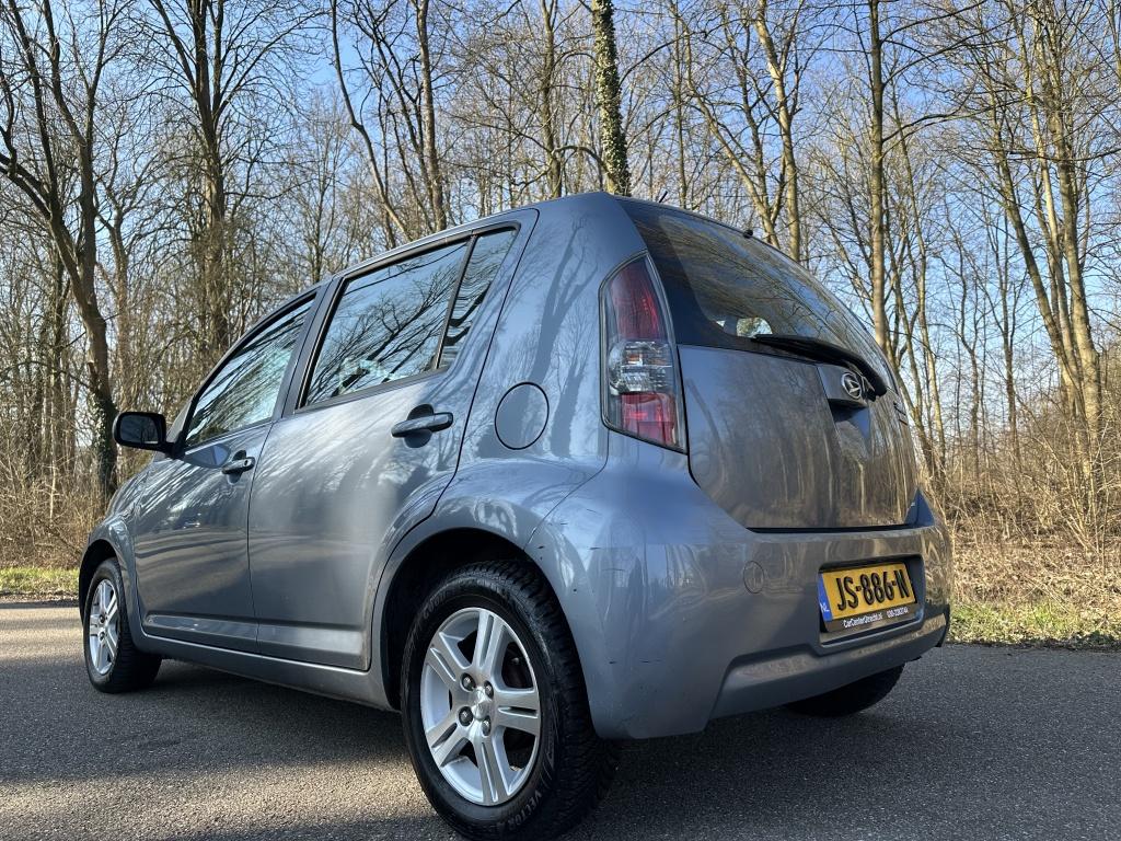 Daihatsu Sirion 2 1.3-16V Prestige | €250,- KORTING PAASAC, 4 cilinders, Sirion, Bedrijf, 1298 cc