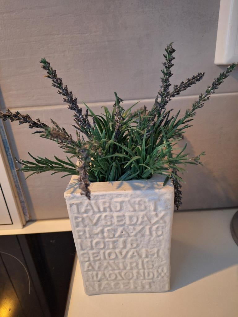 Witte tekst pot met kunst lavendel, Ophalen of Verzenden, Gebruikt, Kunstplant, Paars