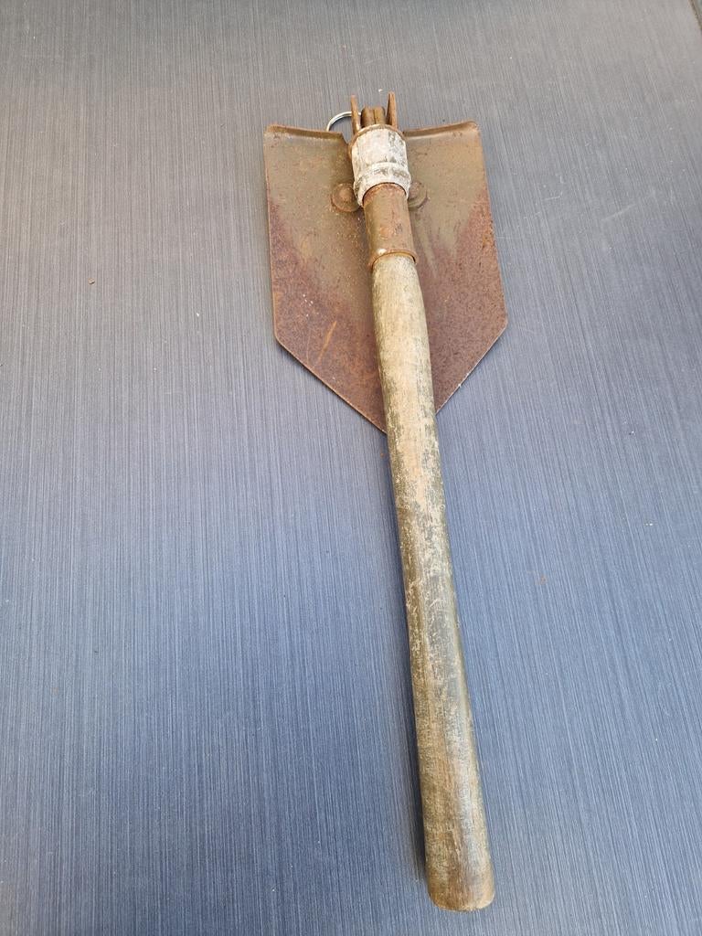 Oude militaire schep, Ophalen