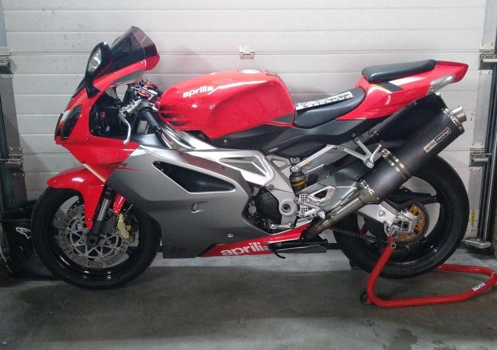 Aprillia rsv 1000r