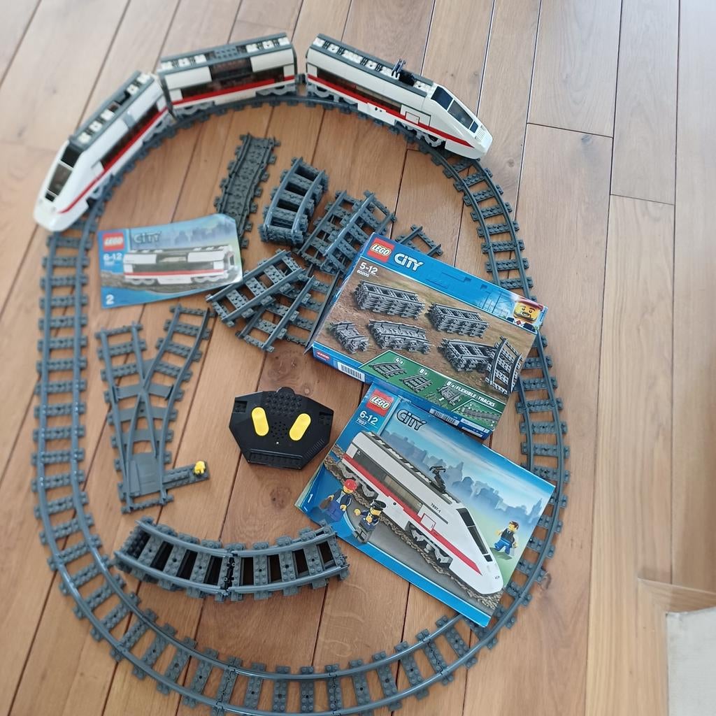Lego trein 7897 met extra rails, Ophalen of Verzenden, Gebruikt, Gelijkstroom, Rails