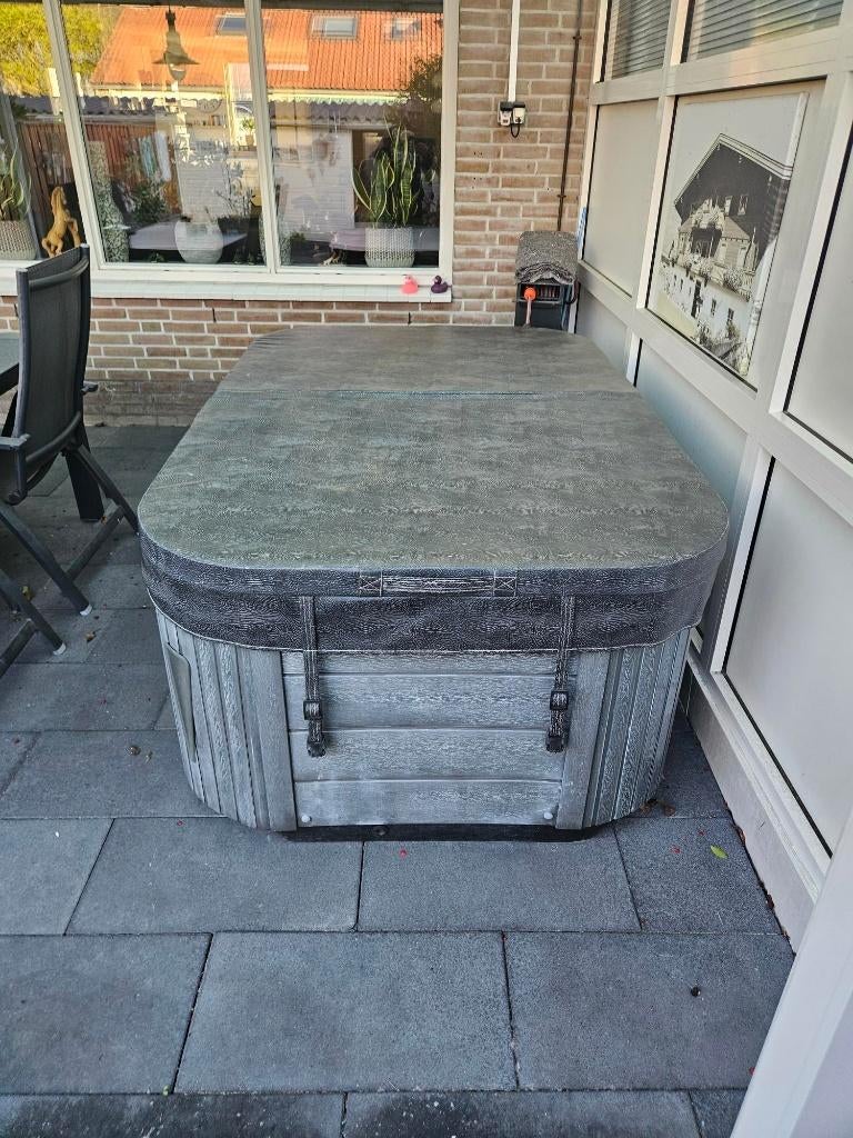 jacuzzi/spa, Ophalen, Gebruikt, Afdekzeil, Vast